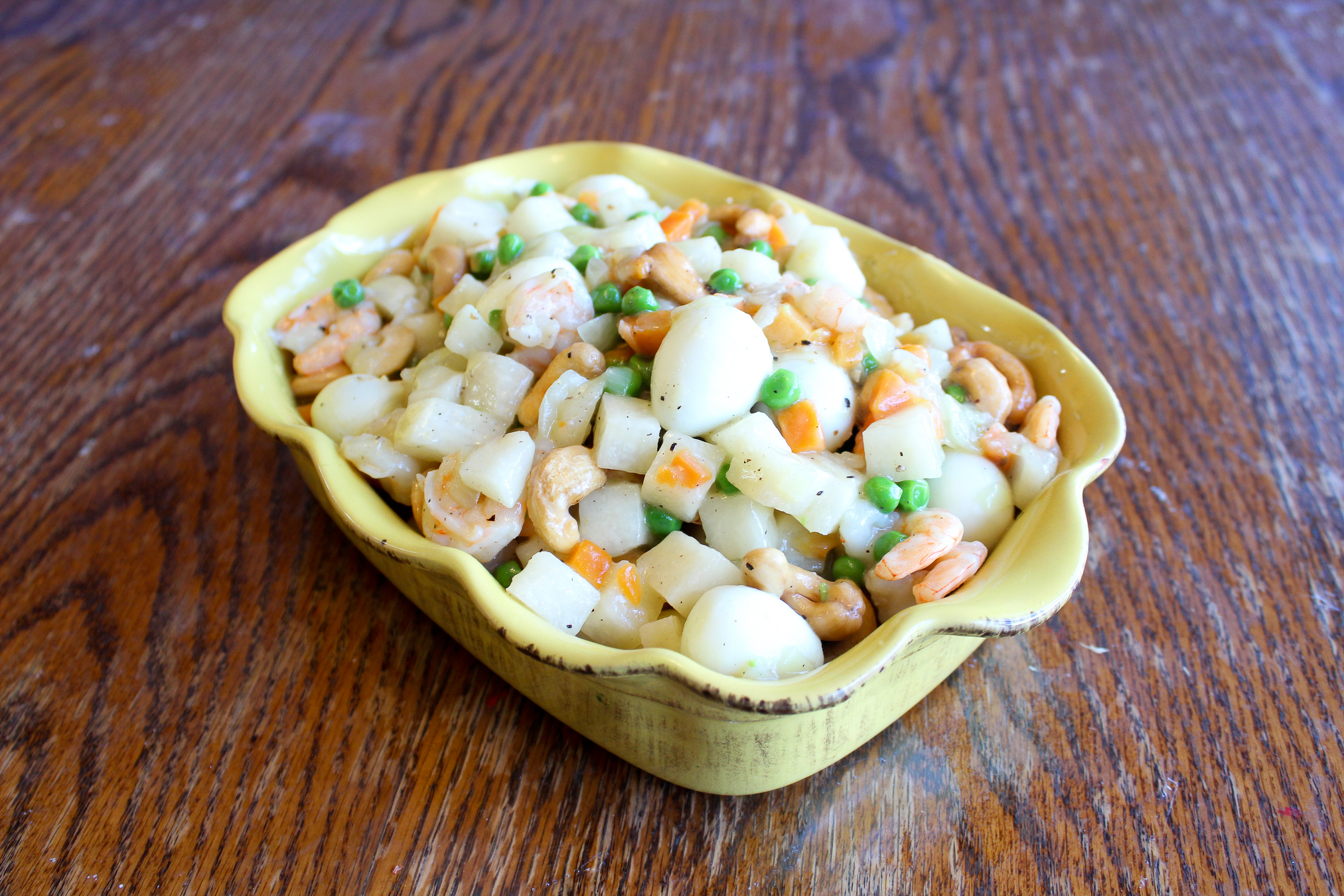 Quail eggs with Shrimp and Cashew Nuts